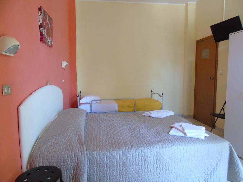 Hotel Morri'S Rimini Room photo