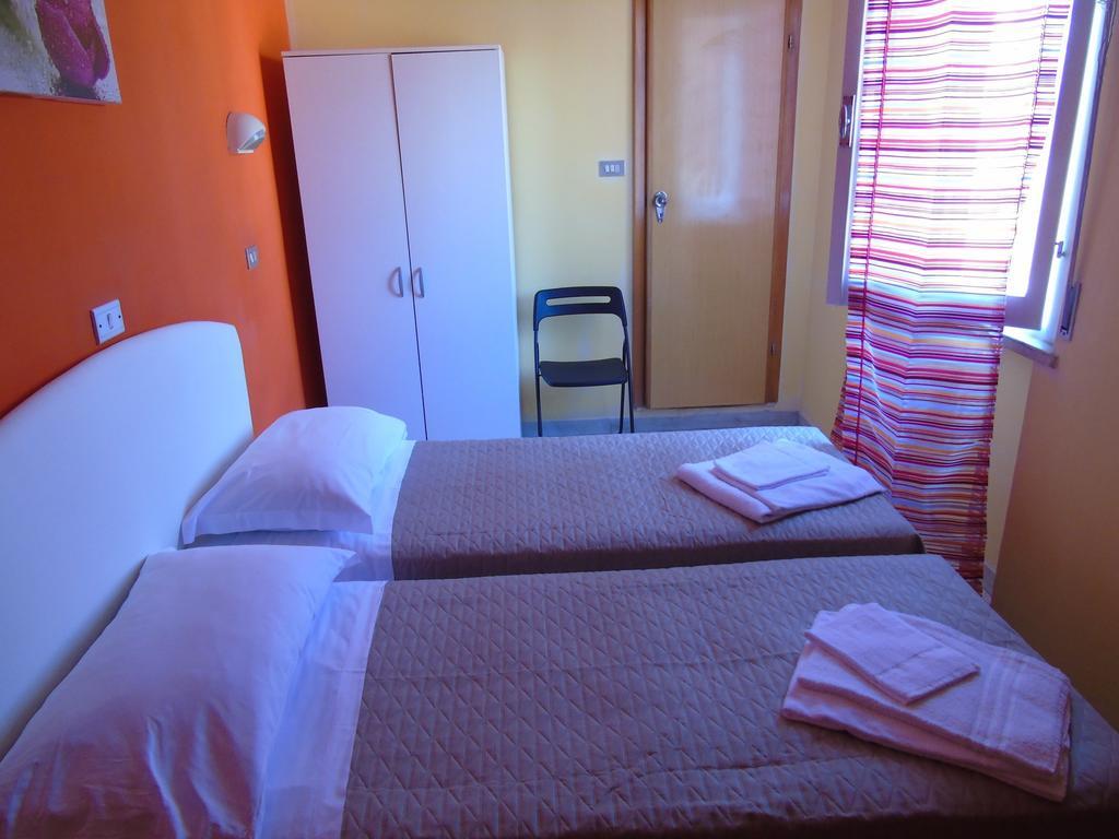 Hotel Morri'S Rimini Room photo
